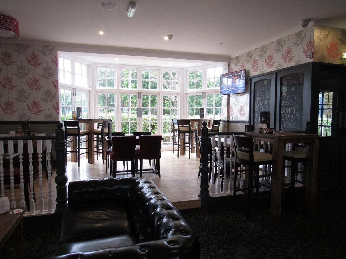 Pear Tree Inn Welwyn Garden City Exterior foto